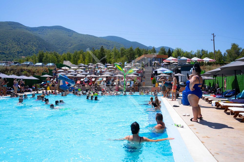 Аквапарк, Сапарева баня