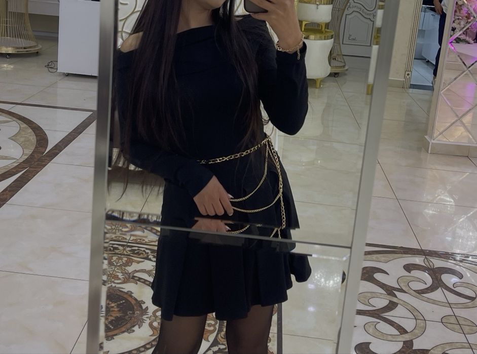 Продам платья Черная