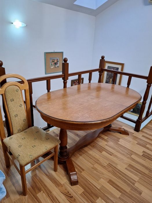 Masa extensibil 12 persoane cu 8 scaune