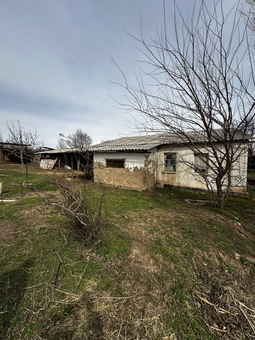 4 xona yashash uchun 4 xona tovuq juja va bol qoy boqsa buladigan joy