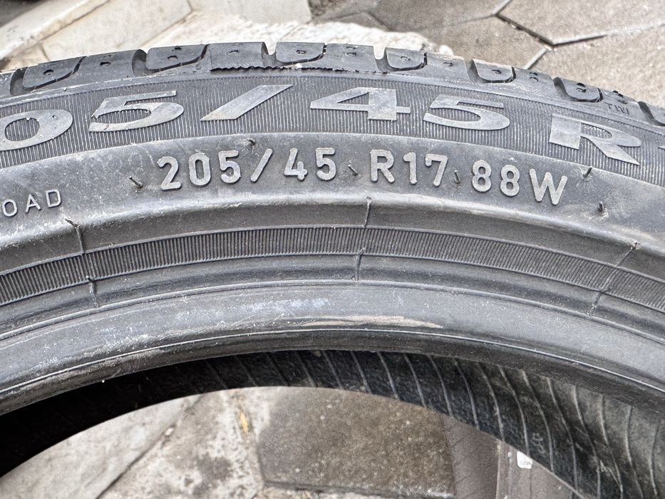 205/45/R17 Pirelli Cintorato 2бр летни Run Flat dot4917