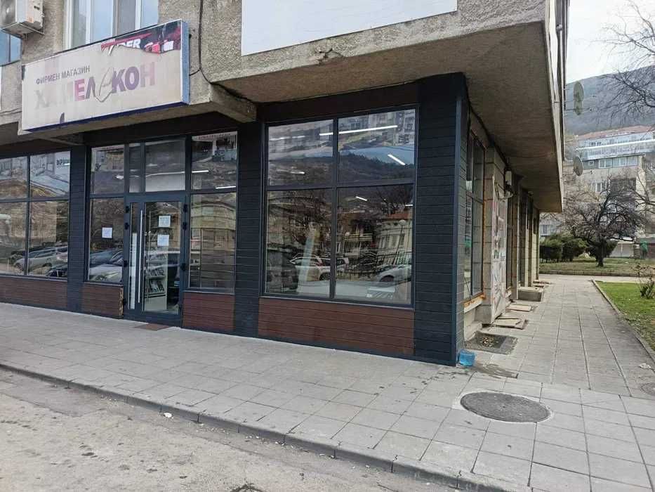 Отдавам магазин под наем!