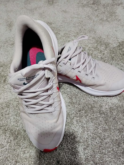 Дамски маратонки Nike