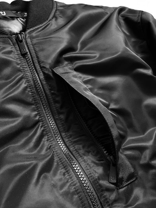 Uniqlo ma-1 bomber japan