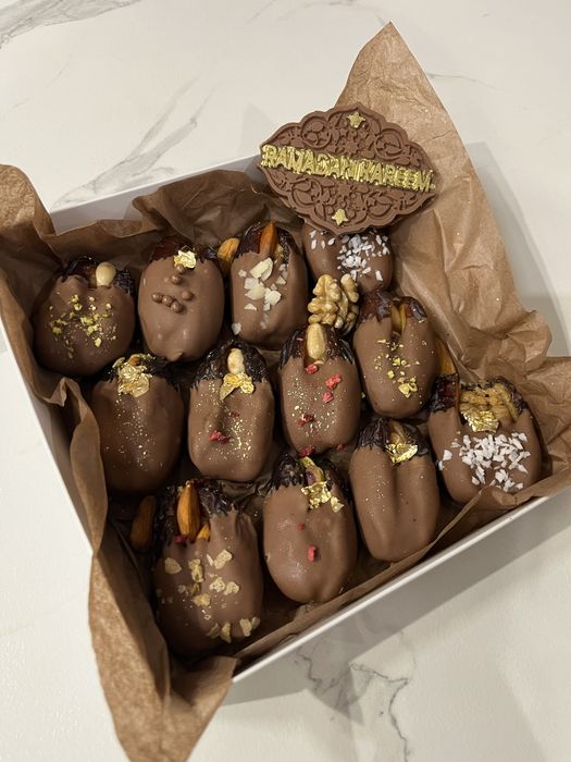 Финики с начинкой в шоколаде