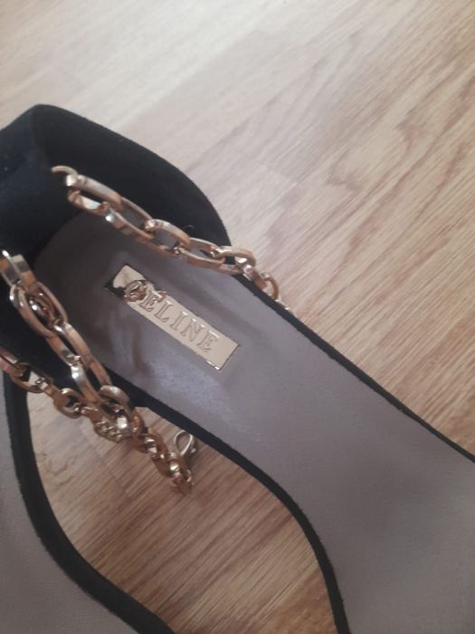 Продам босоножки