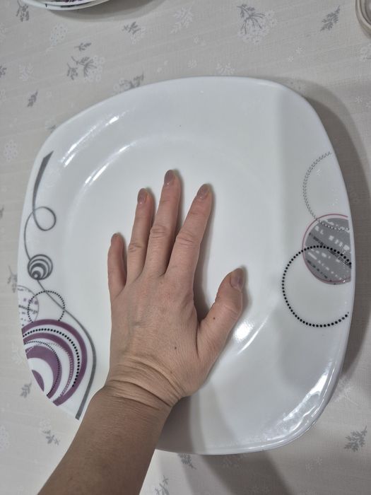 Продам тарелки  обеденные