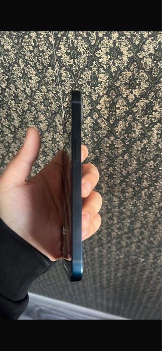 Продам Iphone 13