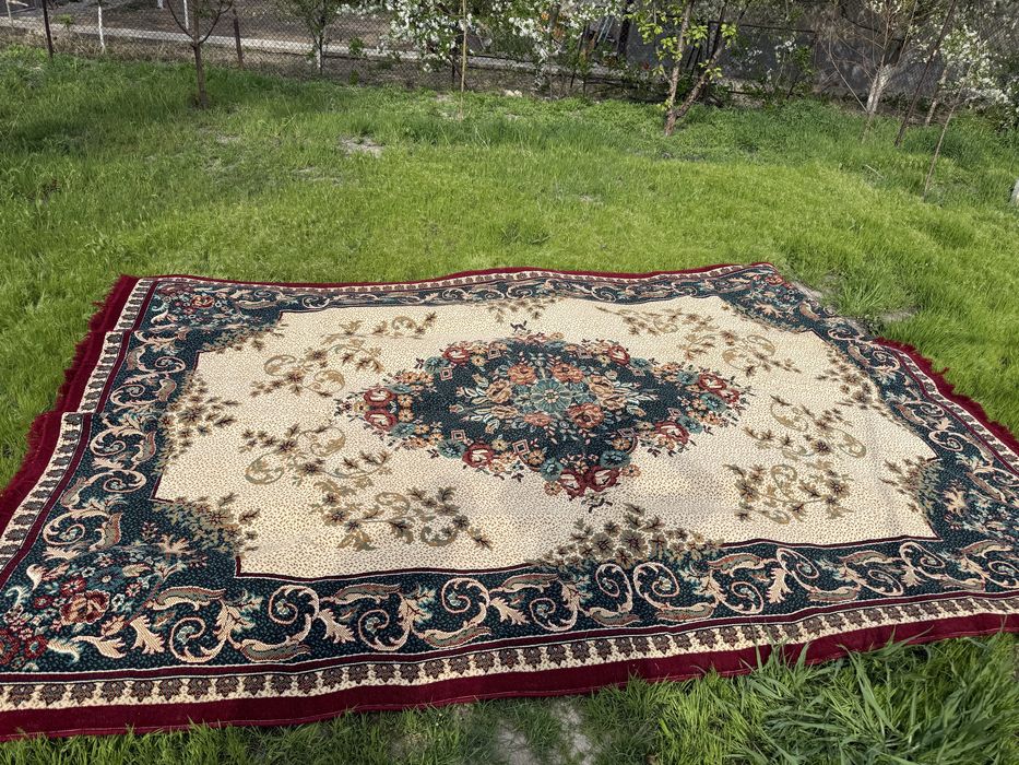 Ковер в хорошем состояний