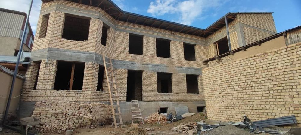 Свой дом не агенство!!! 3-х этажный дом в центре города,отличное место