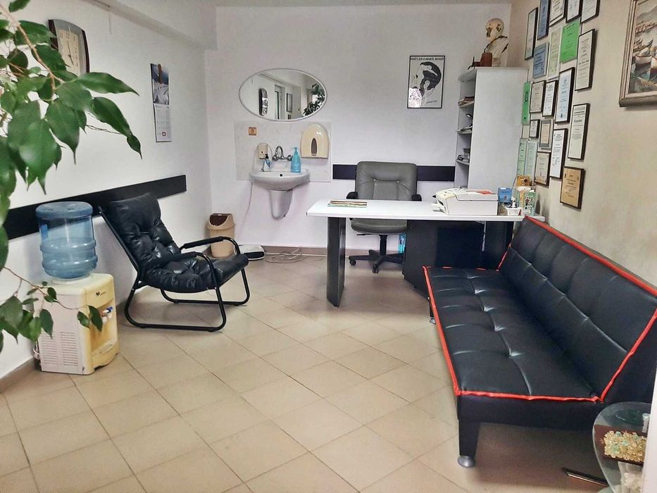 Продава се Офис в Бургас, Център - 273 кв.м за 1008 €/кв.м - Снимка #2