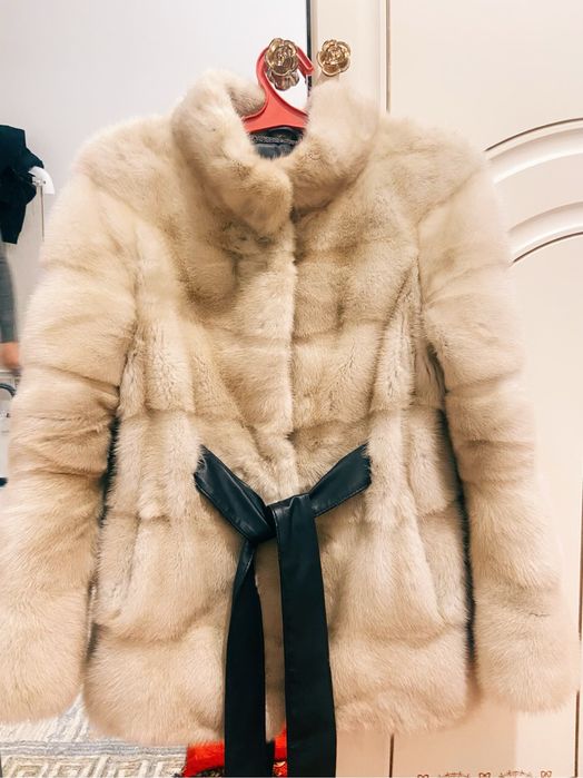 Оригинал шуба. Жеңі 3 жерден алынады.