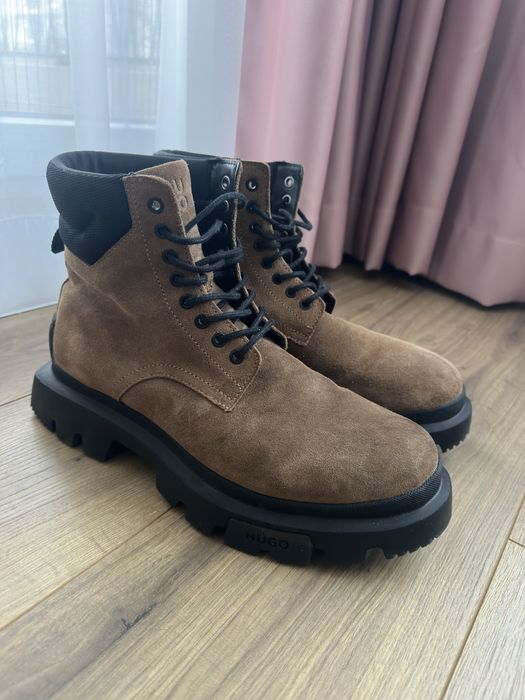 Мъжки боти на Hugo
