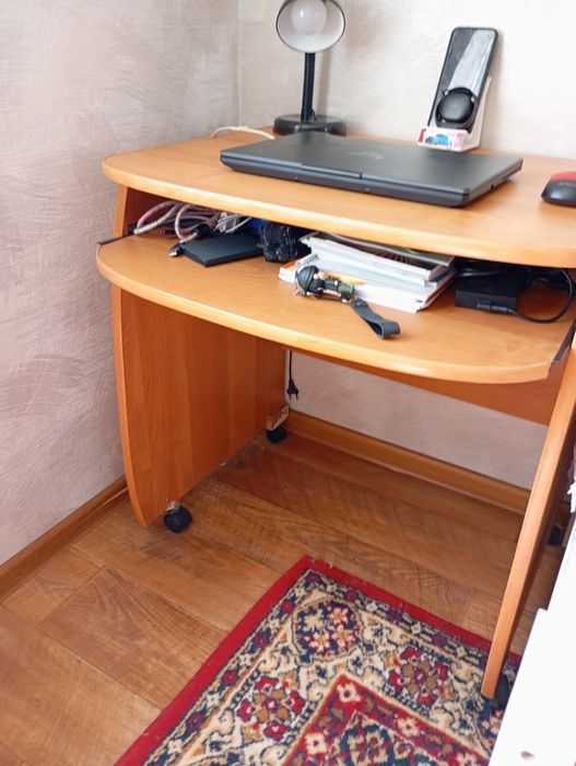Стол для учёбы, компактный