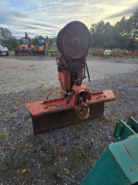 Troliu in tiranti la tractor cu piese originale facut hidraulic 7t