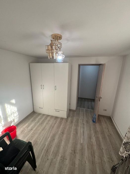 Casă de vânzare – Strada Crinului