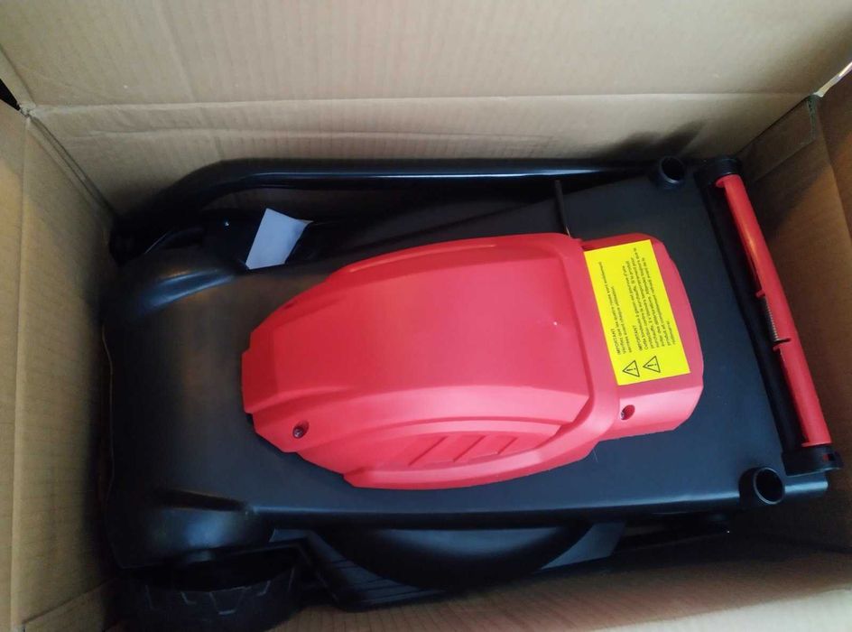 Електрическа косачка за трева E 300 1000 W, 300 mm 28 l. кош