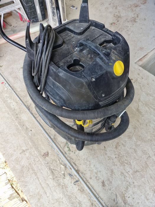 Aspirator umed uscat  KÄRCHER