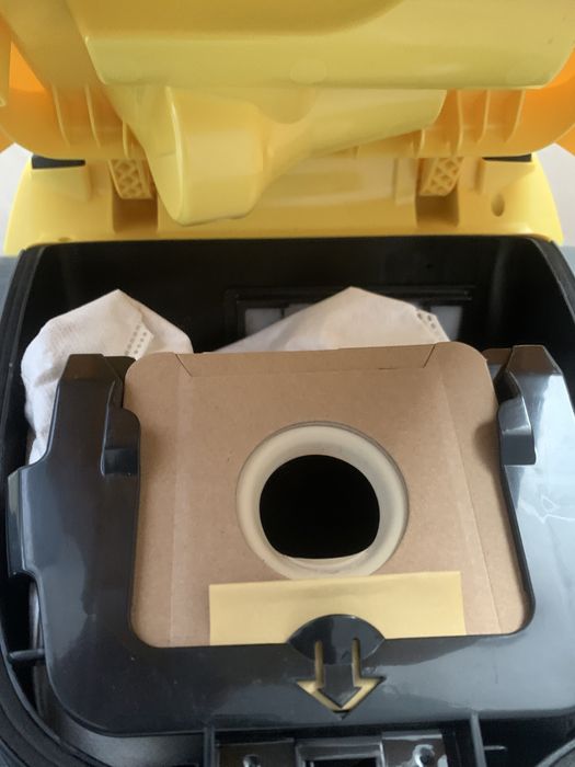 Прахосмукачкат Керхер нова.