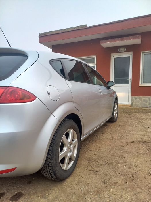 Продава се сеат леон