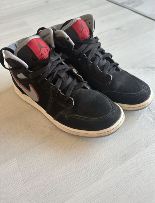 Air jordan 1 mid Black Particle Grey Red Gym ediție limitată