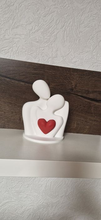 Statuie cuplu cu inima Valentine's day