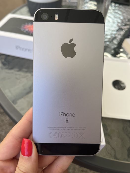Iphone SE чисто нов