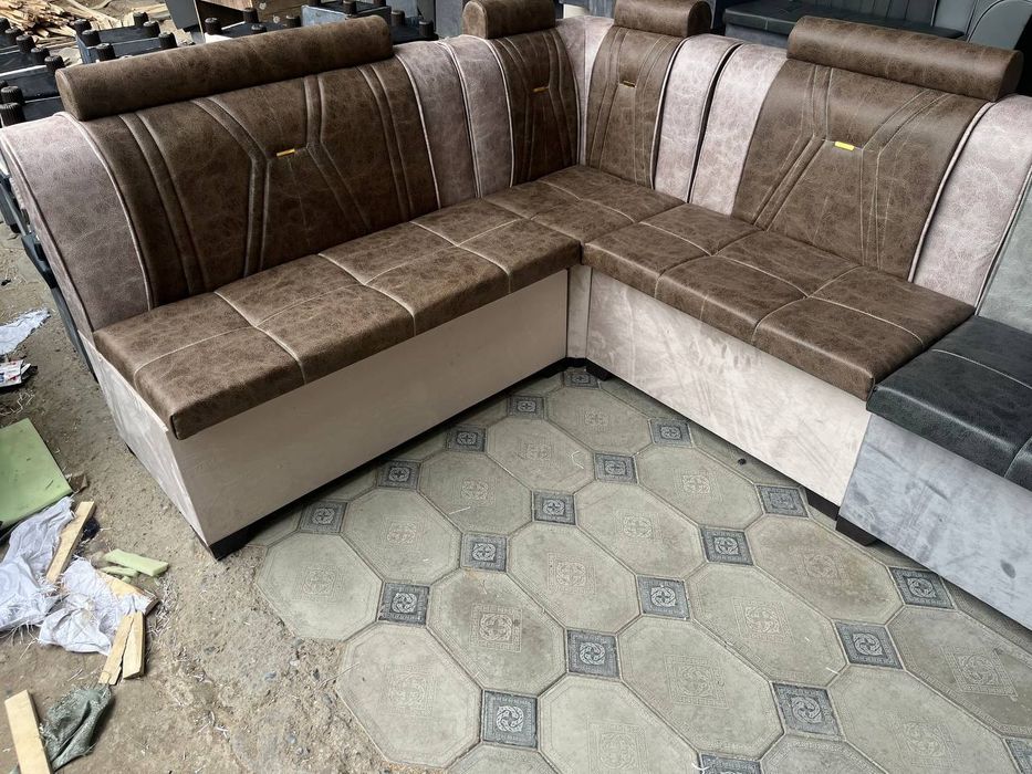 Кухонные уголки размер побольше