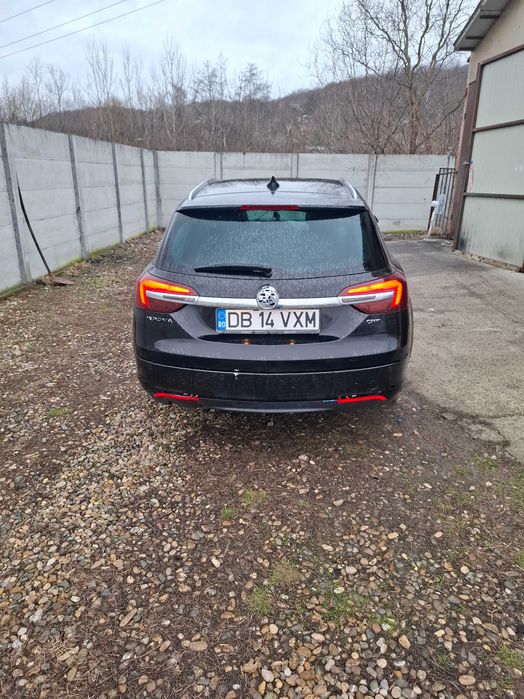 Vând opel insignia
