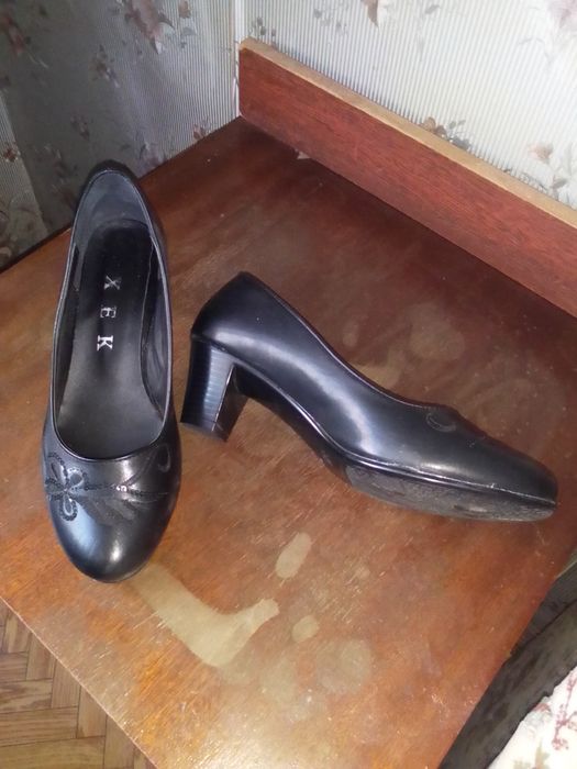 Продам туфли новые