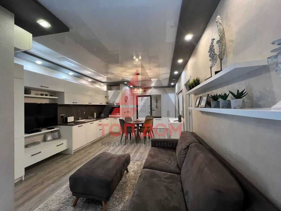 Дава се под наем Тристаен апартамент в Варна, Център - 74 кв.м за 1100 € - Снимка #15