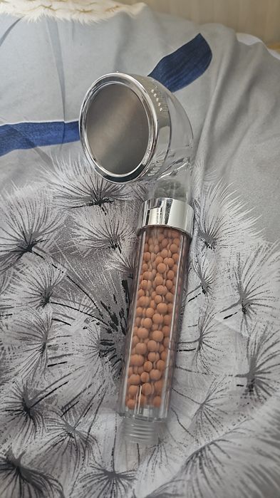 Cap de dus filtrează apa