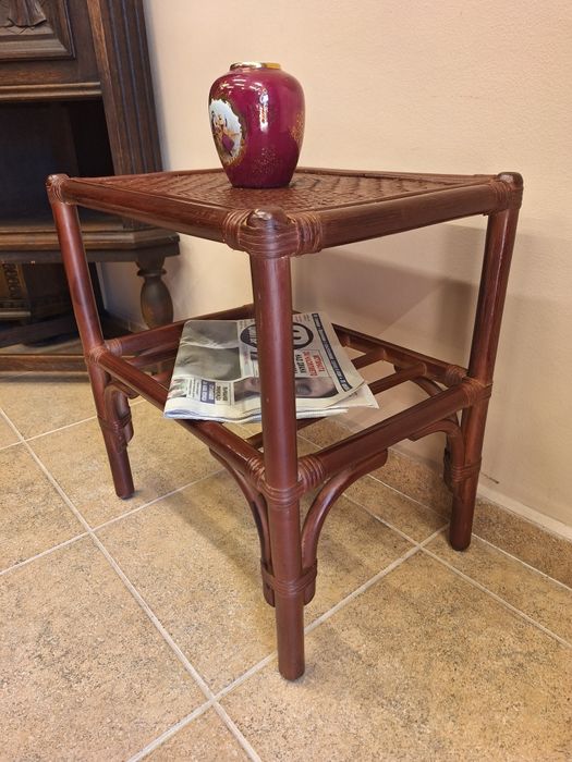 Етажерки и масичка от ратан