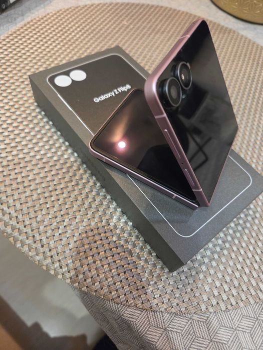 Samsung Galaxy Z Flip8 / 256