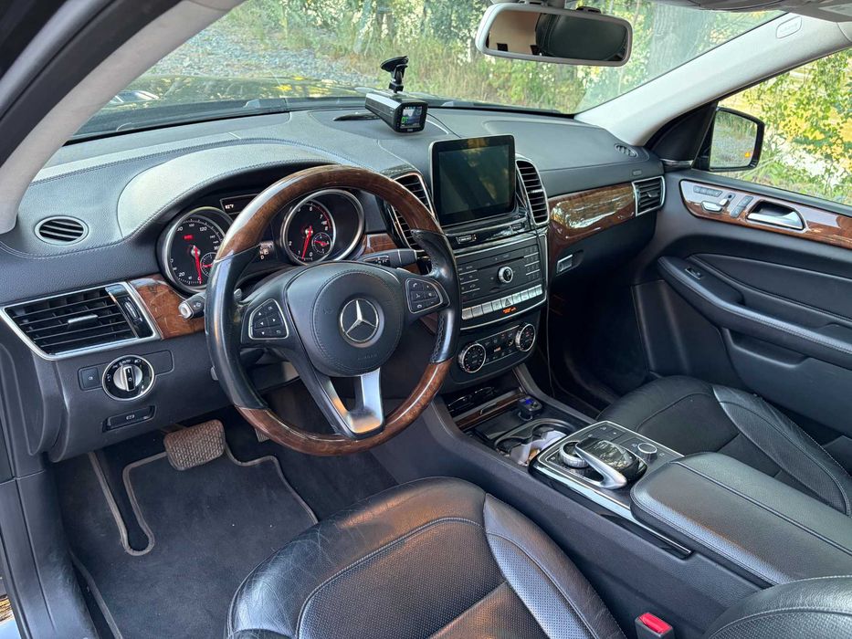 продам мерседес бенс GLS 450