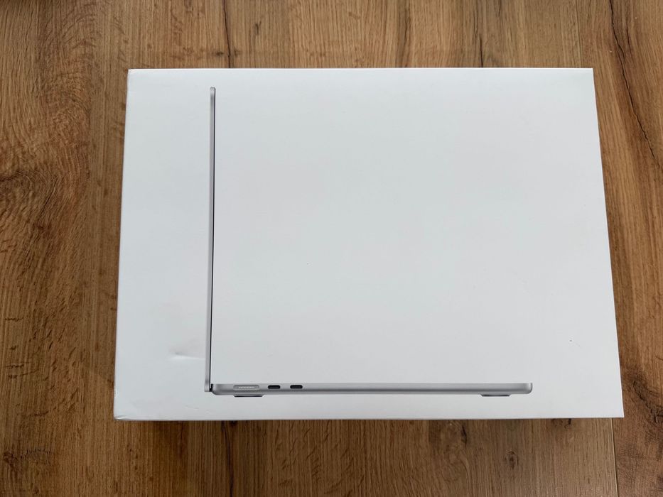 ЧИСТО НОВ MacBook Air 13" M4 Chip 10-CPU, 8-GPU, 16GB RAM, 256GB SSD