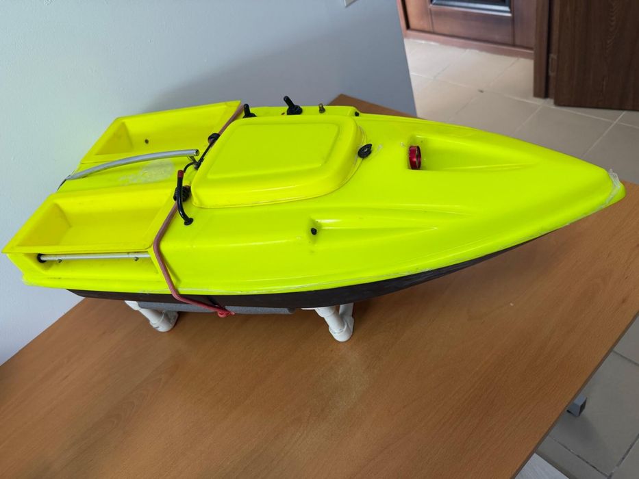 Barcuta plantat si sonar Toslon tf 520