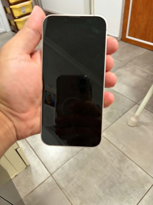 Vand iphone 13 unu albastru unu roz