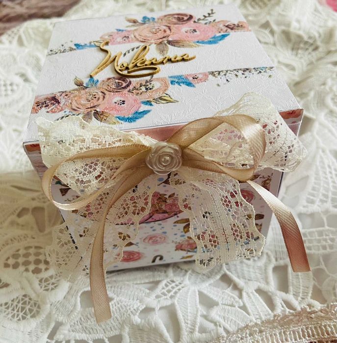 Покана за кръстница тип експлодираща кутия