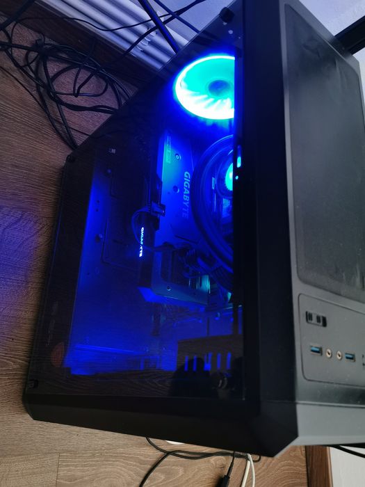 Se vinde calculator nou