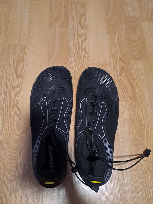 Vand pantofi de apa noi stare foarte bunăă
