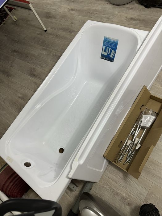 Продается ванна акриловая