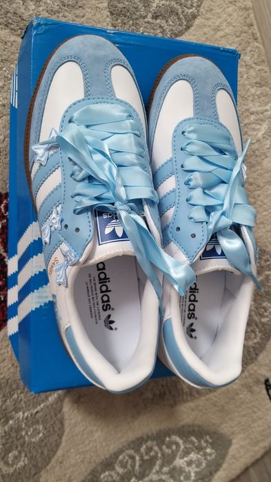 Женские кроссовки под бренд