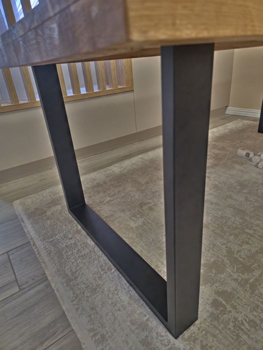 Masa din lemn masiv de stejar