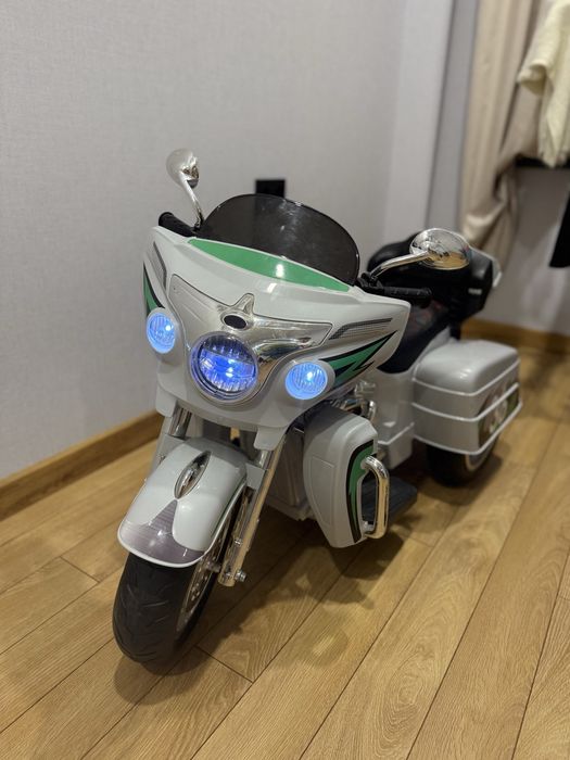 Продам детскую машинку