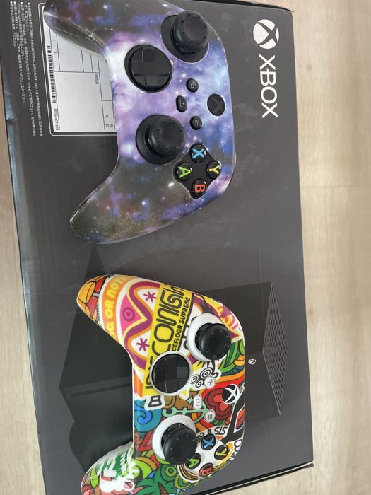 Xbox series X 1tb + 2 геймпада