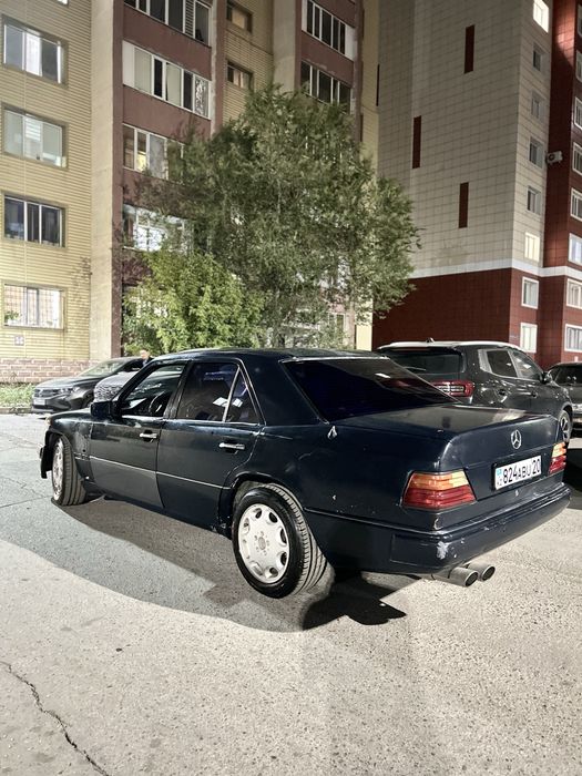 Mercedes 124 синий
