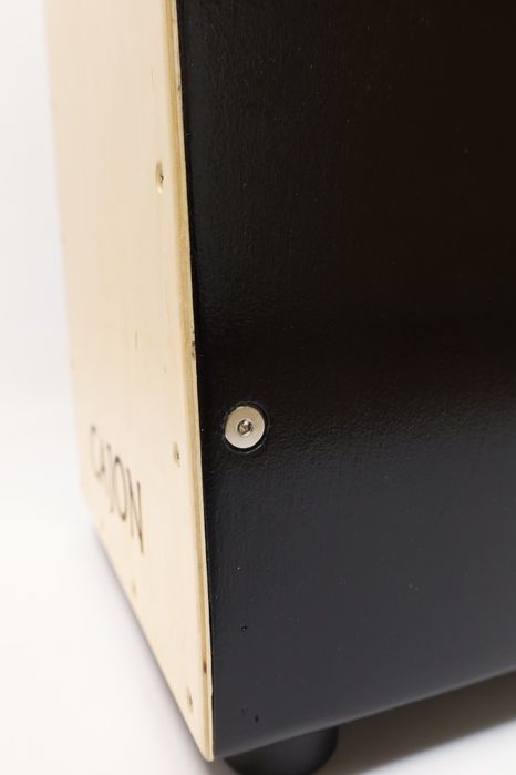 Кахон, барабан, перкуссия.