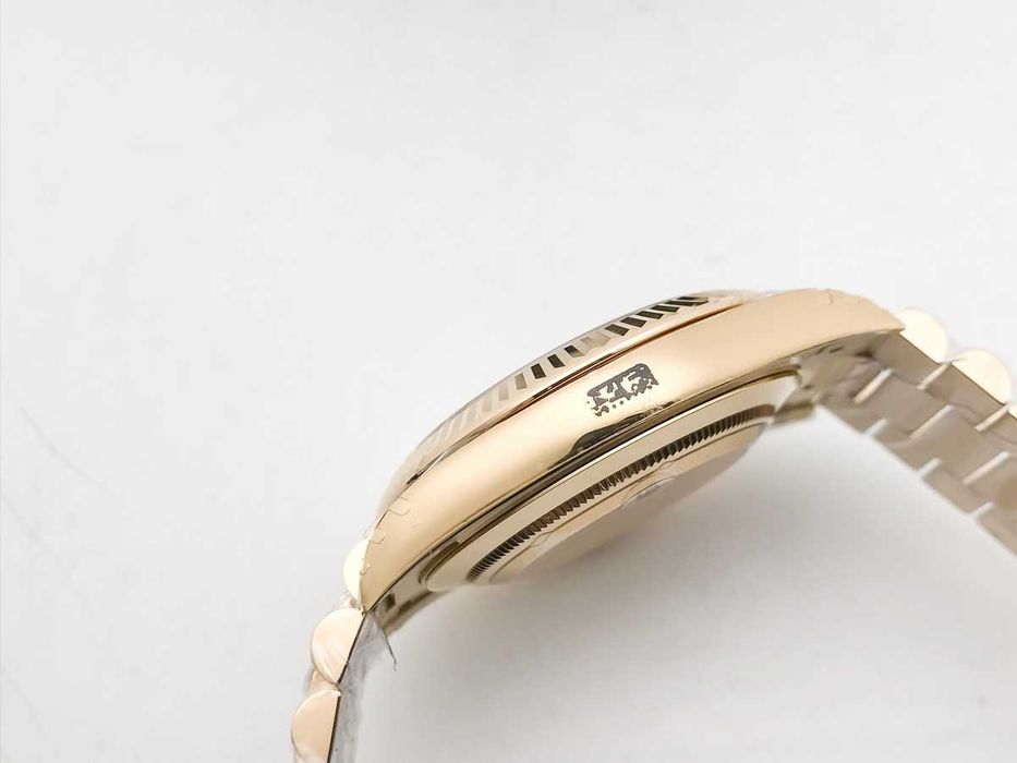 Rolex Day-Date 40mm Fluted Bezel Yellow Gold Roman Dial President – реални снимки