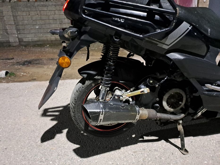 Продаётся скутер танк срочно